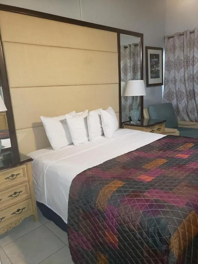 Georges Royal Inn Frederiksted